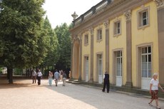 Sanssouci Vorderfront-Küchenflügel .JPG